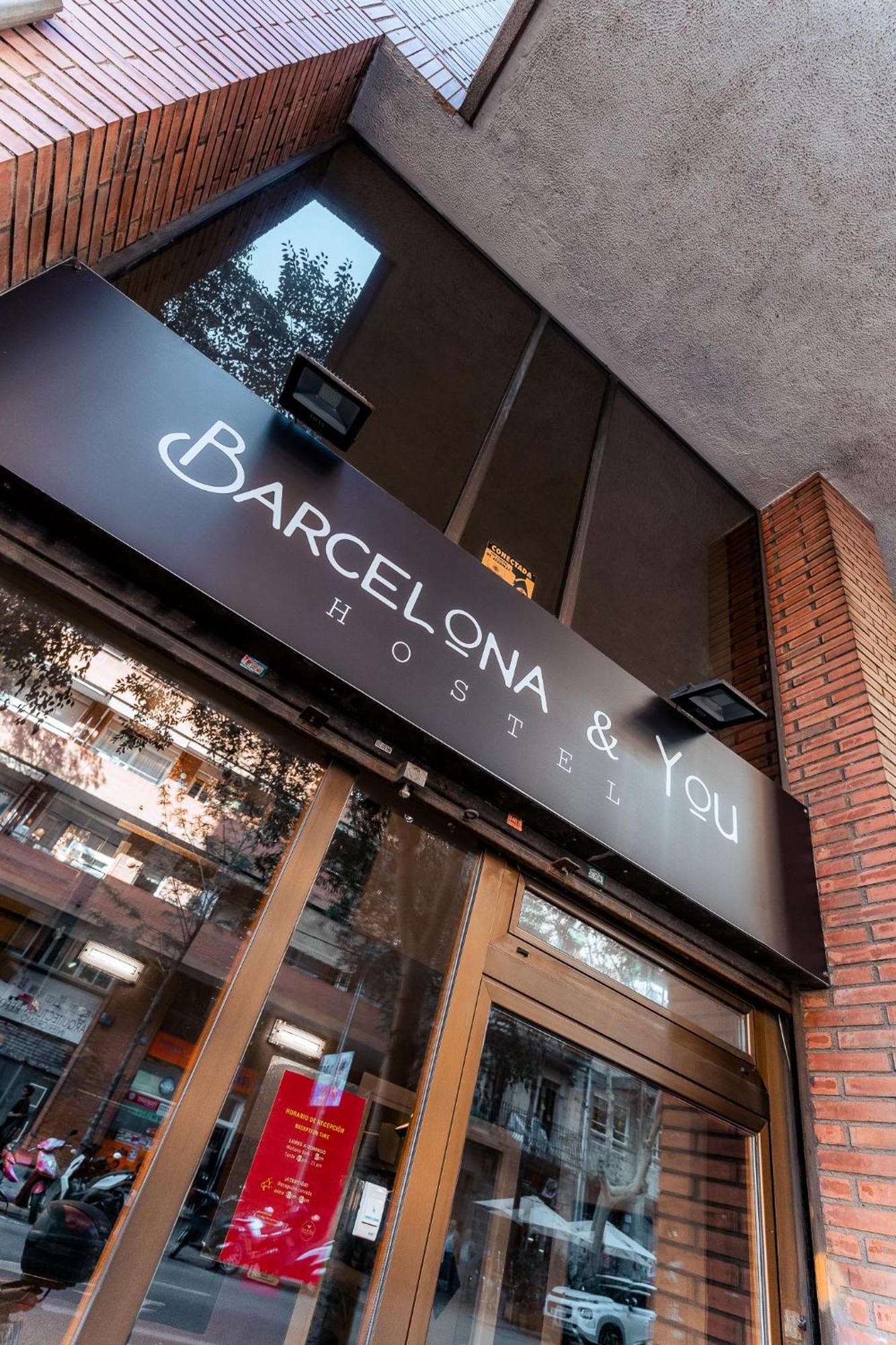 Barcelona & You Hostel Sagrada Familia Bagian luar foto