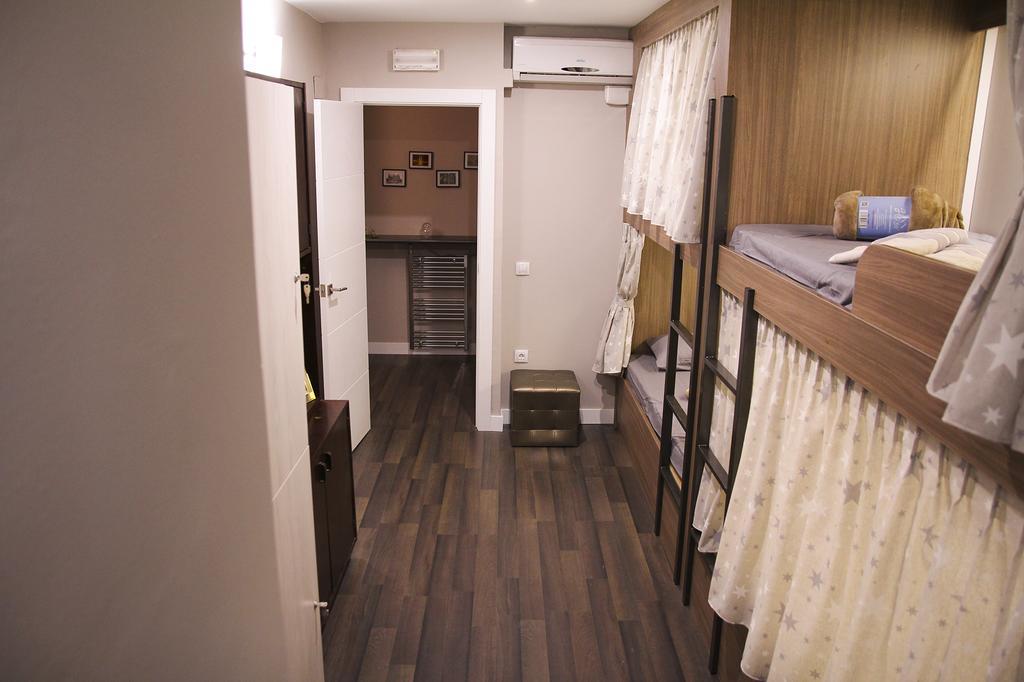 Barcelona & You Hostel Sagrada Familia Bagian luar foto