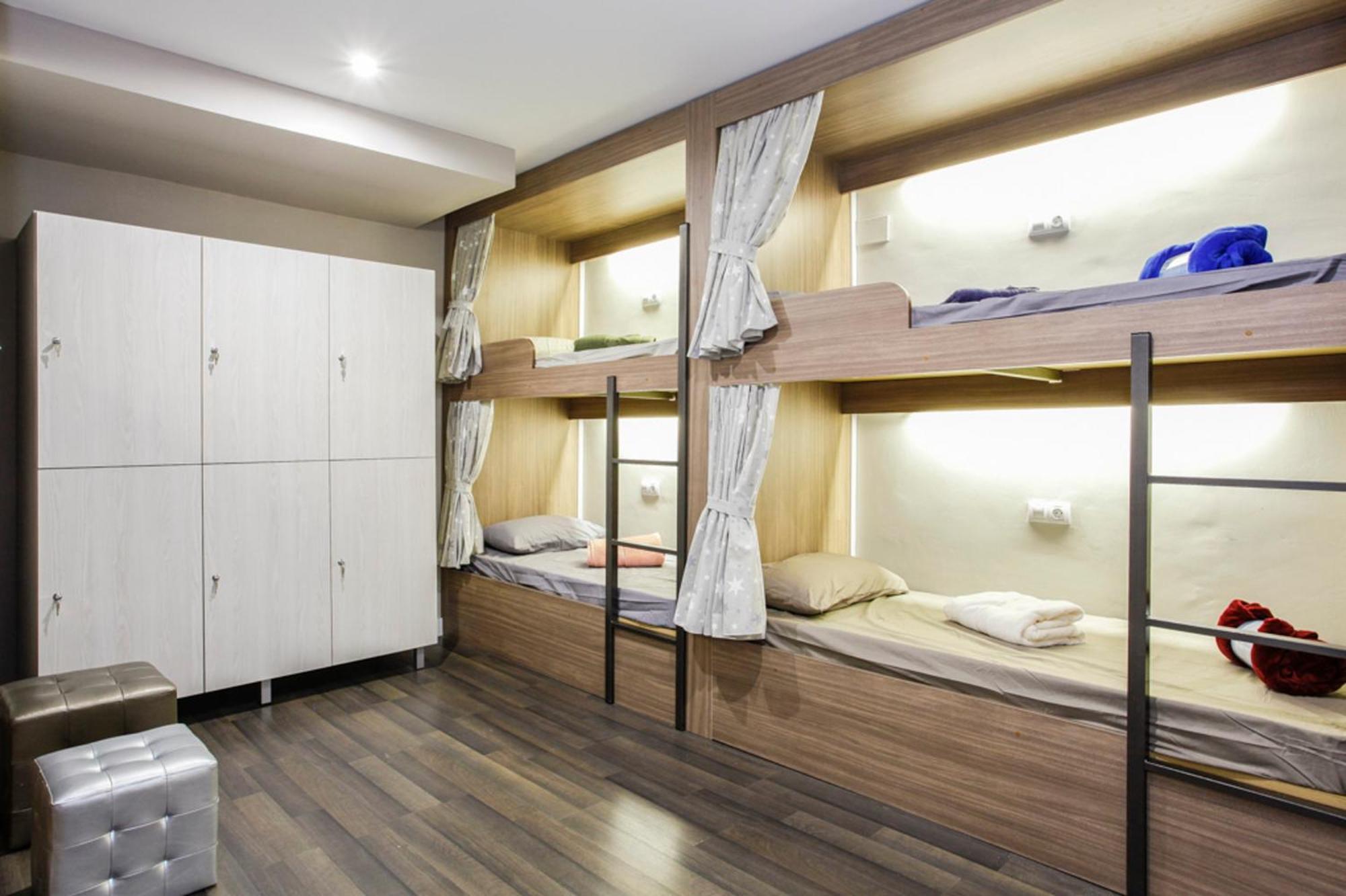 Barcelona & You Hostel Sagrada Familia Bagian luar foto