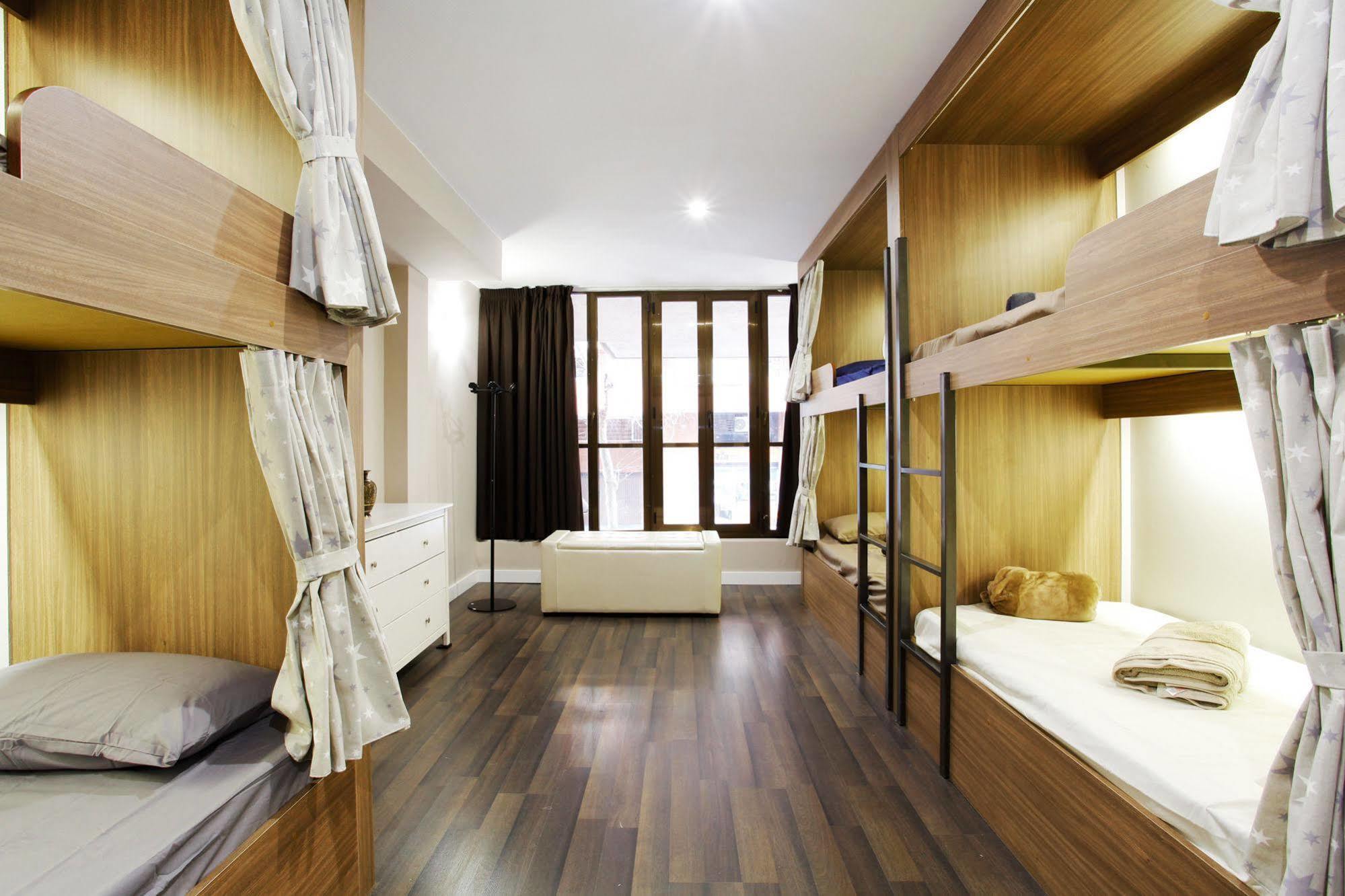 Barcelona & You Hostel Sagrada Familia Bagian luar foto